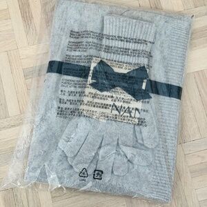 Banana Republic - 100% Cashmere, Scarf and Gloves Set, Brand New, Never Used